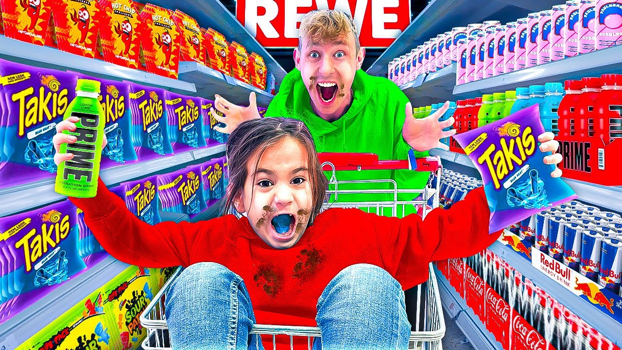 KLEINER JUNGE übernachtet EINE NACHT im REWE 😱