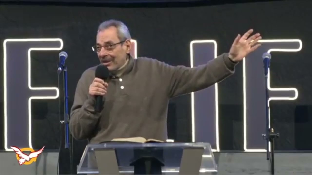 في المائدة بنحتفل  -  الأب دانيال(مؤتمر : راس السنة ٢٠٢٢)٠