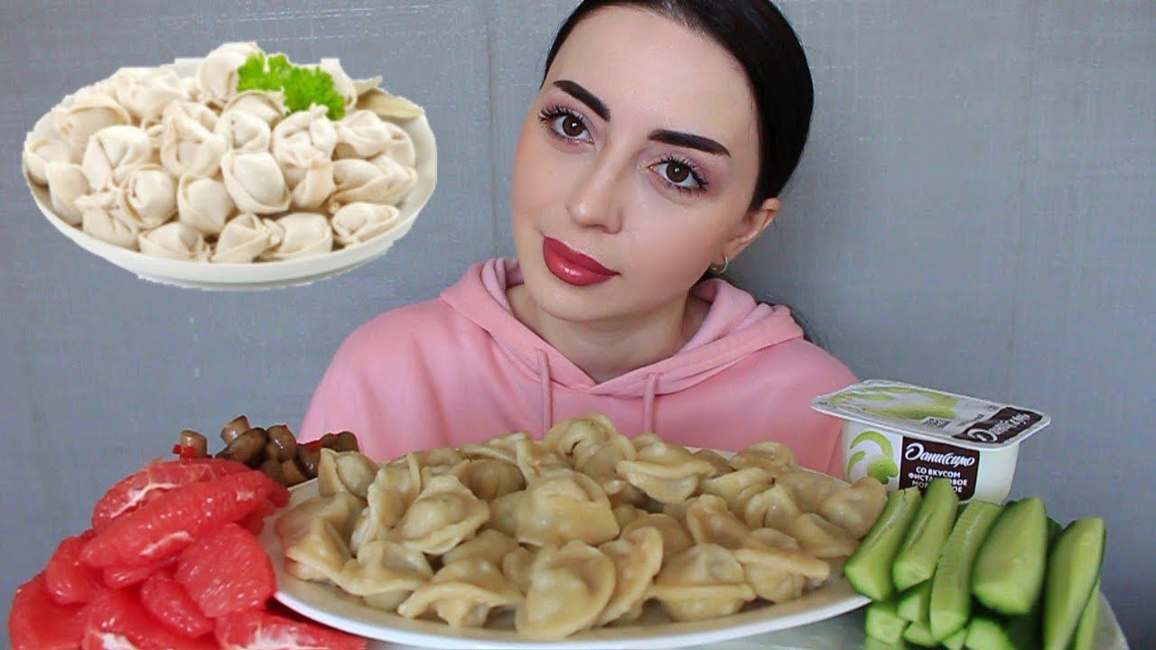ДЕТСТВО С БРАТОМ БЕЗ ИНТЕРНЕТА 🐥 Пельмени 🥟 Мукбанк Ayka Emilly