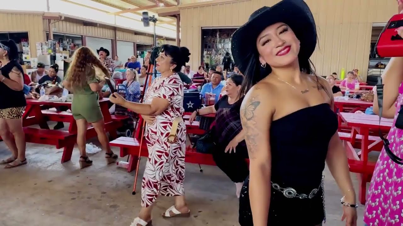 Domingo de baile en la pulga de Álamo Texas