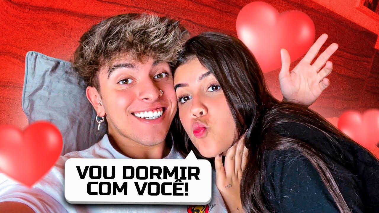 MINHA VIZINHA ME CHAMOU PARA DORMIR COM ELA!
