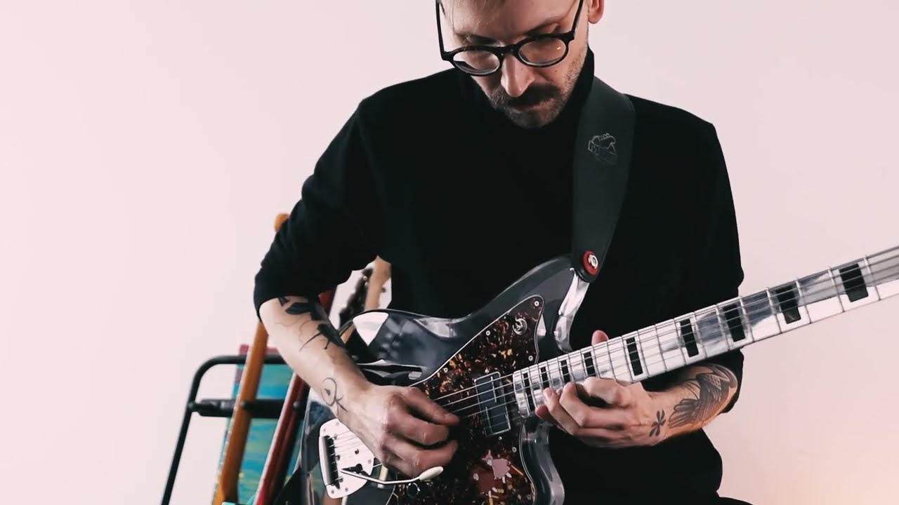 Baguley acrylic/aluminum guitar with Meris Hedra and OBNE Dark Star