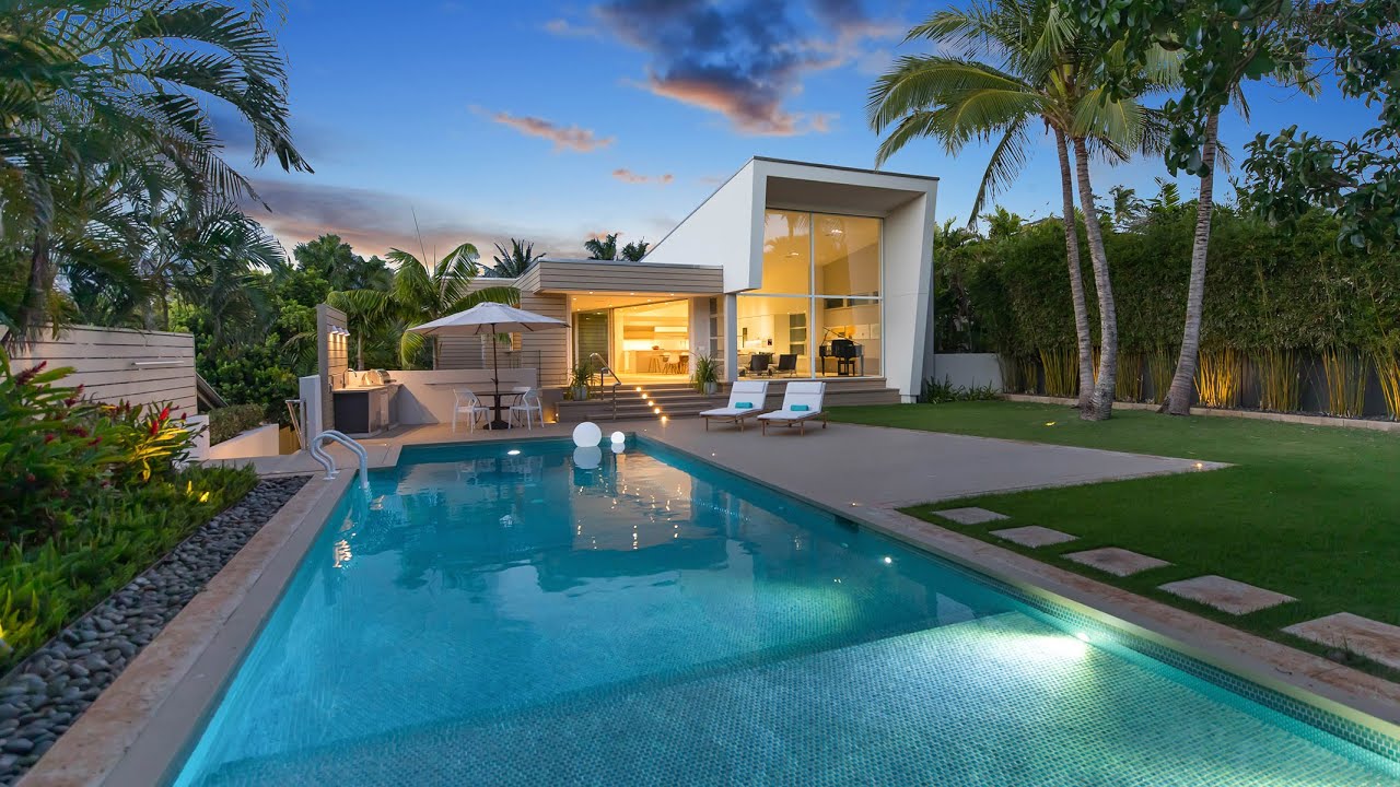 Hawaii Real Estate | Modern Home in Kahala Neighborhood of Oahu