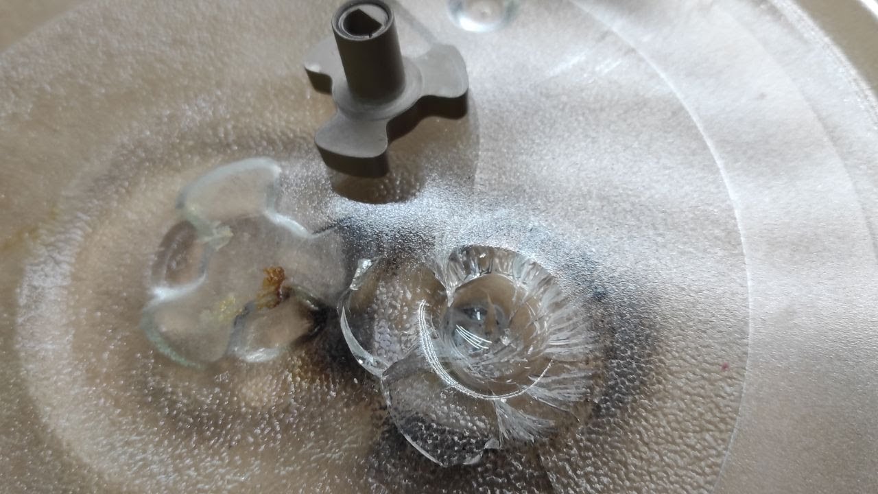 Por que o prato do micro-ondas derrete