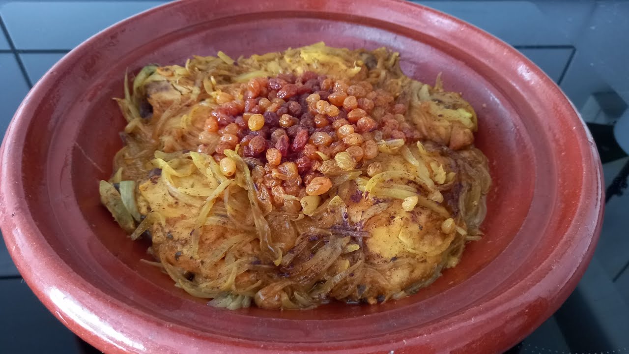 Un délicieux tajine de poulet aux oignons caramélisés et raisins sec🍗🧅طاجن دجاج لذيذ بالبصل والزبيب