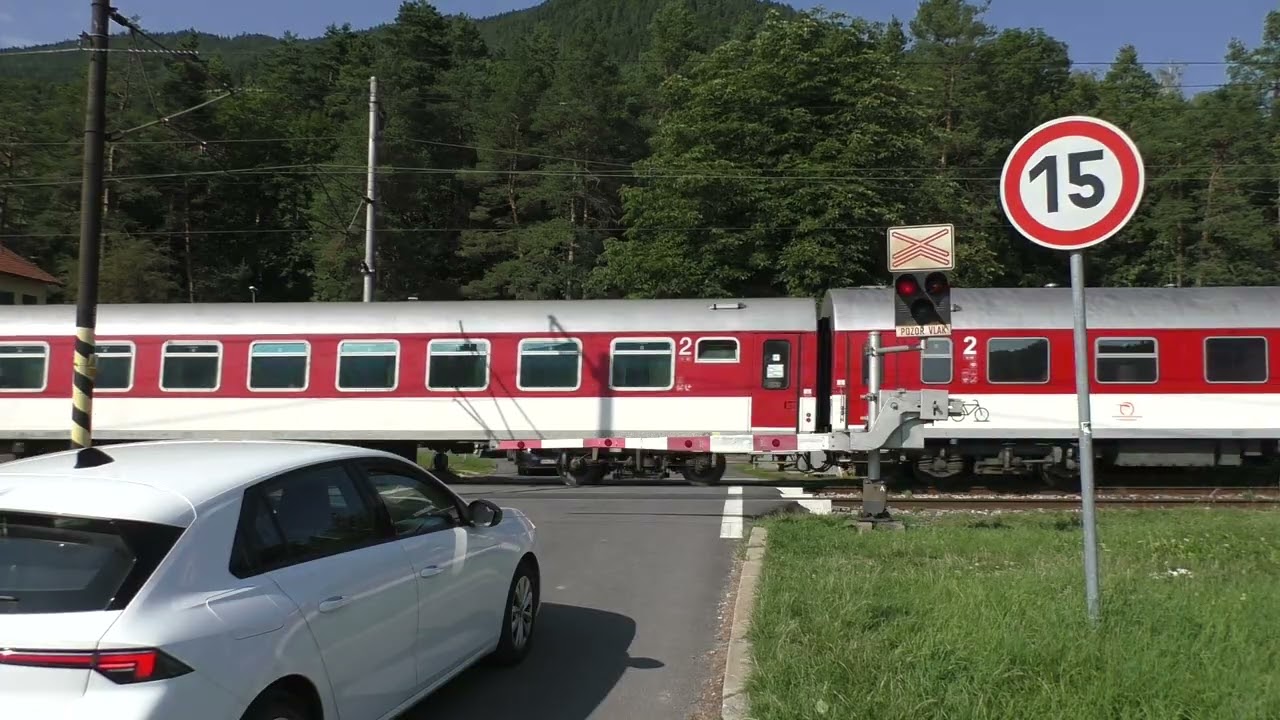 Železniční přejezd Ružomberok - Rybarpole zastávka