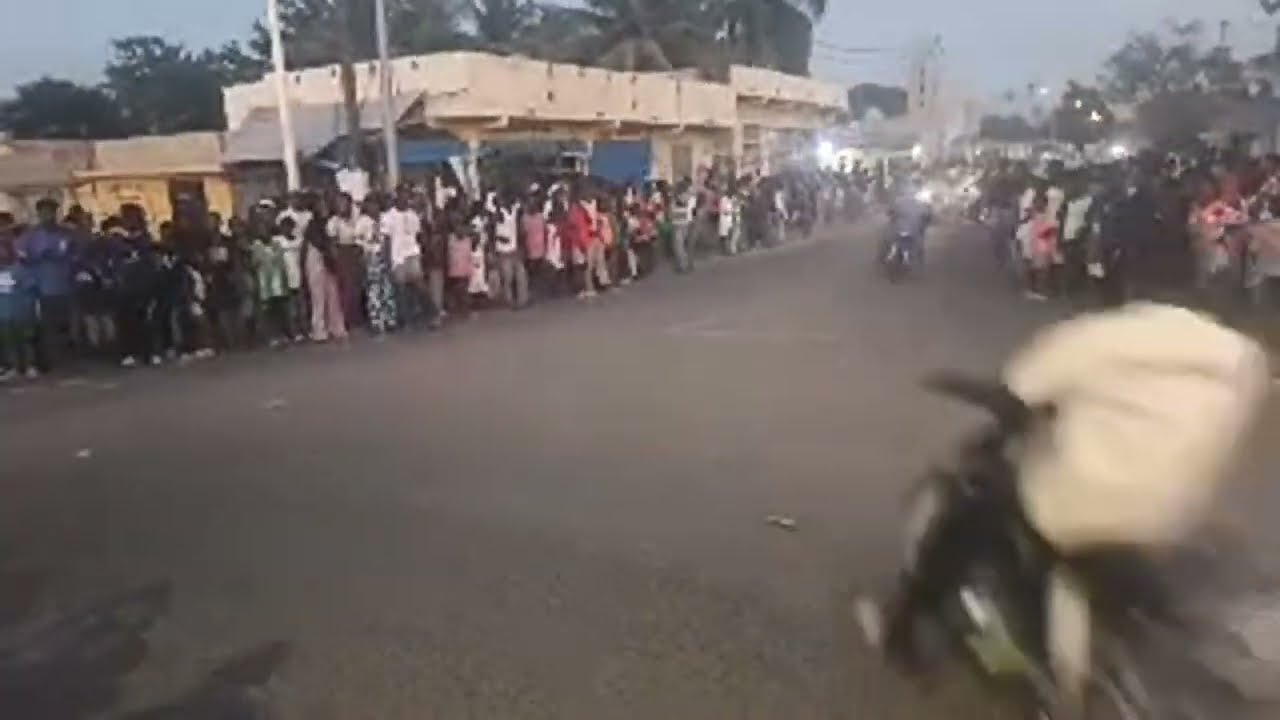 ROND POINT SAMBA DIA : FORTE AMBIANCE APRÈS LA QUALIFICATION DES LIONS. 