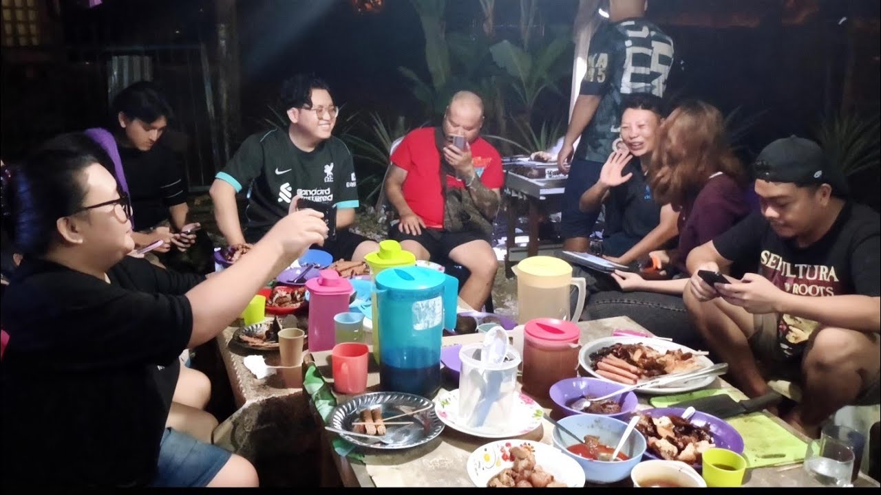 Detik jam 12 malam//Bermacam lauk Bbq dihidangan bersama family