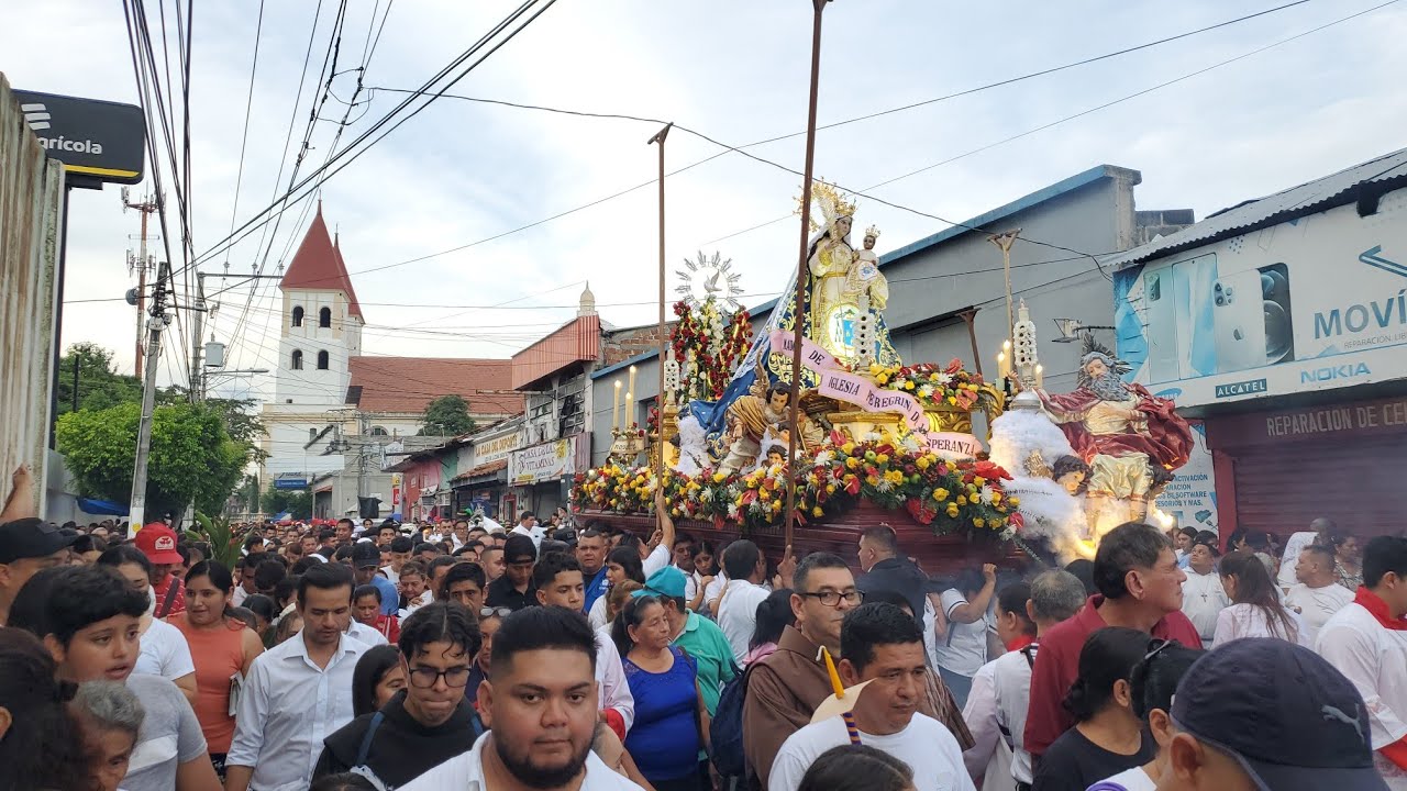 Dia de La Virgen de La Paz, Procesión