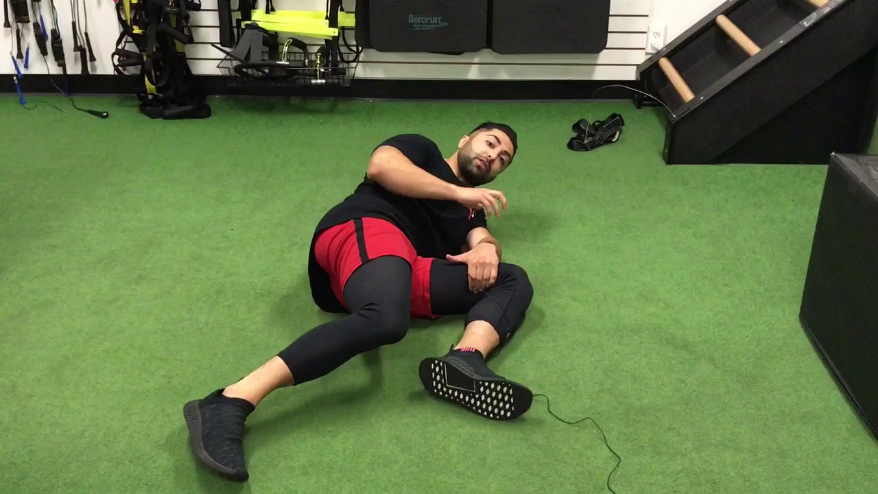 Растяжка квадрицепсов в положении боком