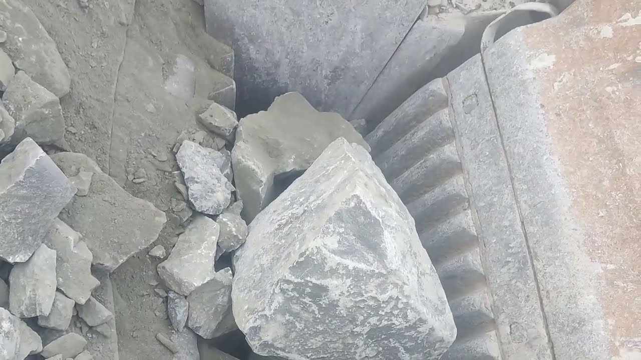 #stonecrusher #rockcrusher #stonecrushing 