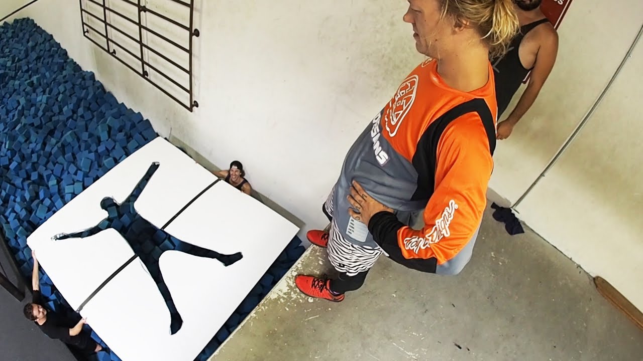 Jumping Through Impossible Shapes! (PARKOUR CHALLENGE)