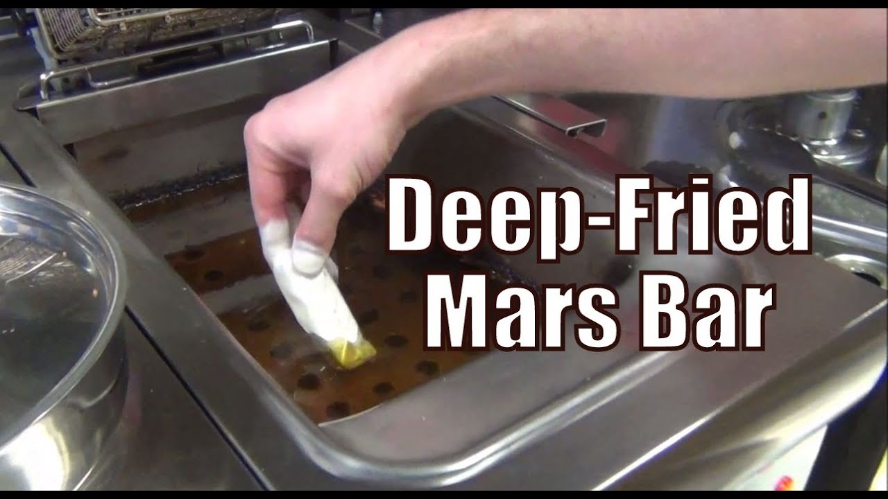 Eating A Deep-Fried Mars Bar Review in Edinburgh 🍫 Deep-Fried Snicks, Twix & Candy Bar Taste Test! 😋