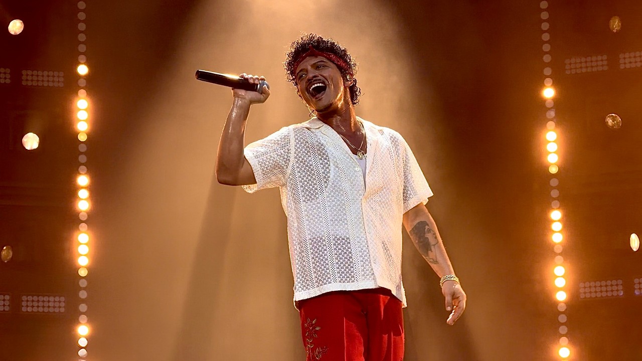 Bruno Mars - I Just Might (Live from The Romantic Tour 2026, Paris, France)