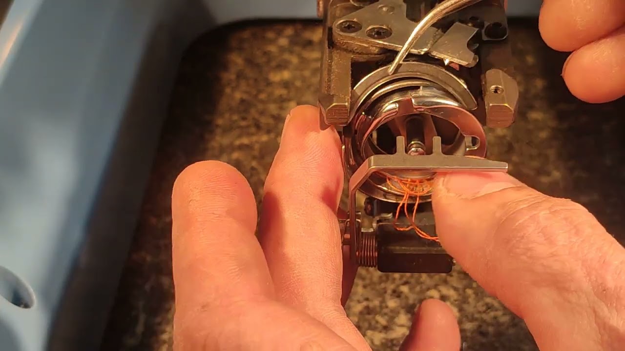 Заклинивание челнока Janome MB4