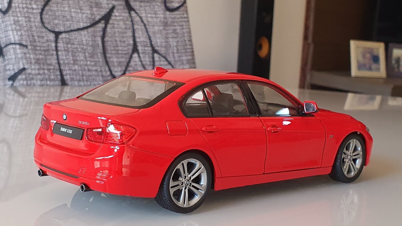 Bmw 335i vermelha em miniatura welly 1/2