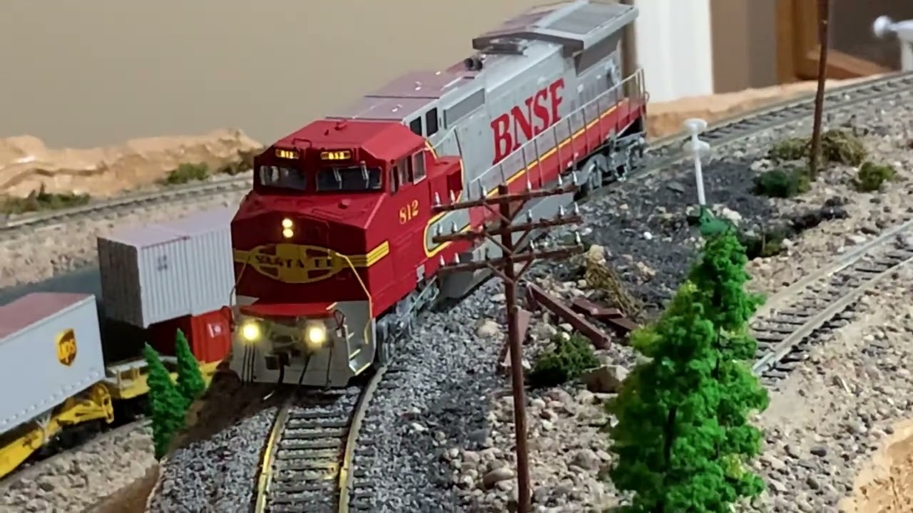 HO Scale Atlas GE Dash 8-40CW DCC Sound Diesel Locomotive BNSF Warbonnet QUALITY