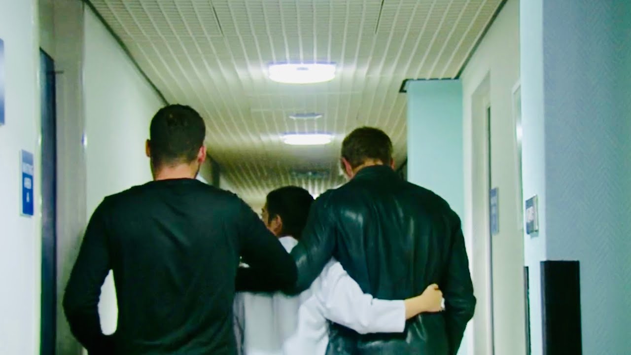 Robron - Robert & Aaron See Vic’s Baby For The First Time!