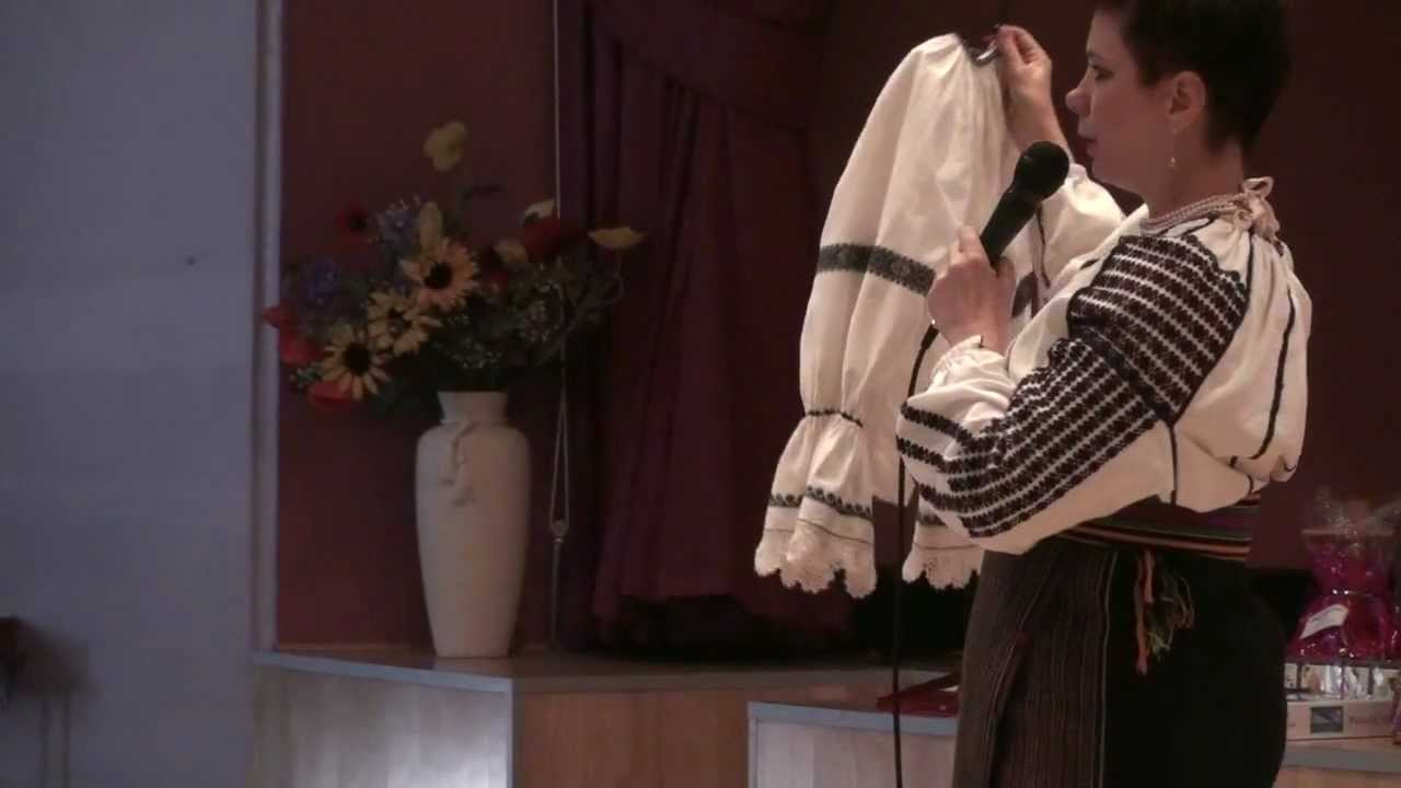 Szentirmay Ibolya: Csángó nepviseleti bemutató (előadás részlet)