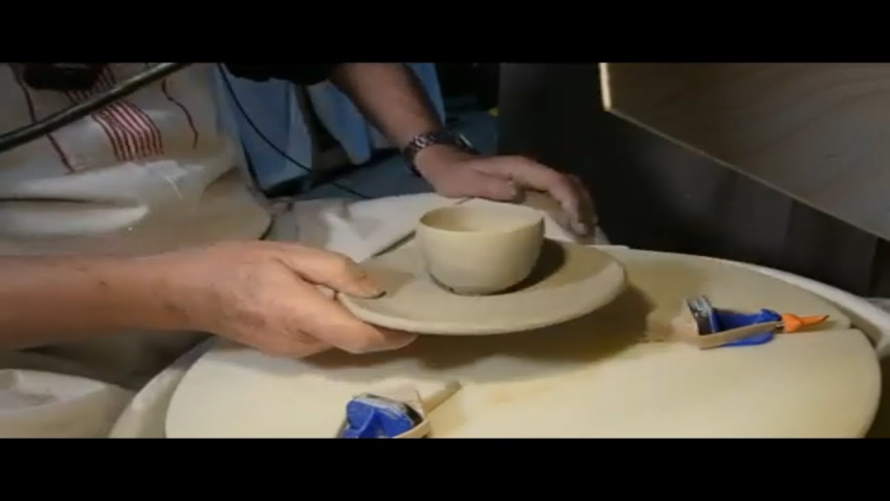Une tasse et sa soucoupe