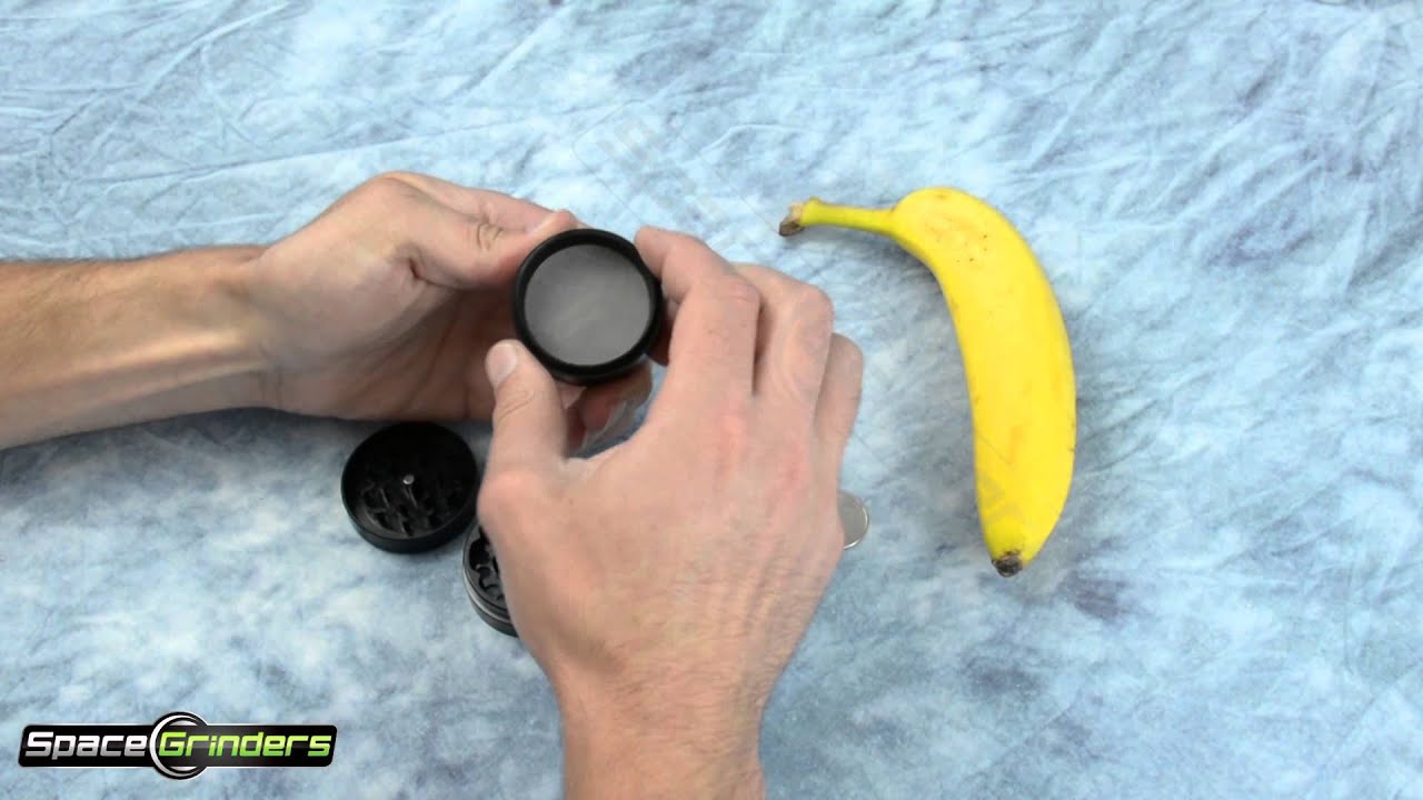 Space Case 4 Piece Titanium Small Product Demonstration - Space Grinders