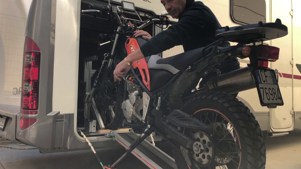 Yamaha Tricker 250 su Camper Adria Compact SL