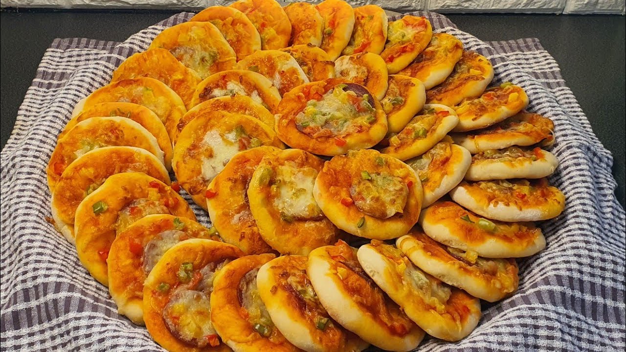 ألذ و أطيب ميني بيتزا بعجينه قطنيه😋مع صلصة البيتزا المنزلية الرهيبه لاتفوتكم