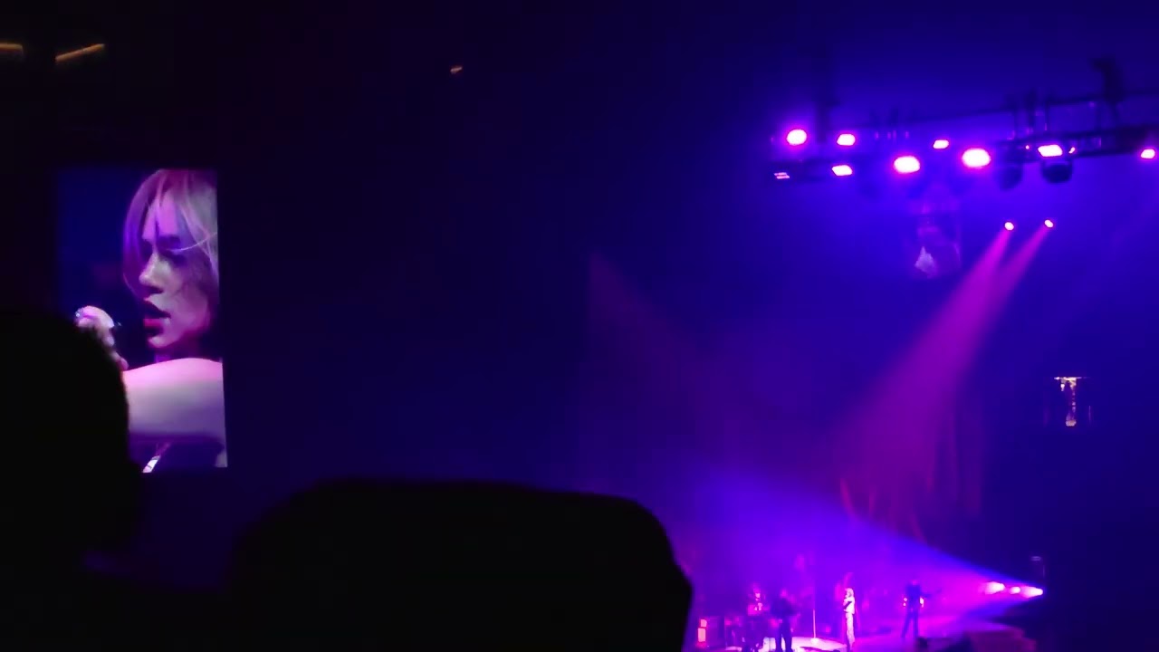 Suki Waterhouse - On This Love (A Matter of Time Tour)