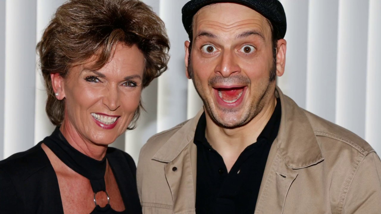 Liane&acute;s Promi Plausch mit Comedian Kaya Yanar