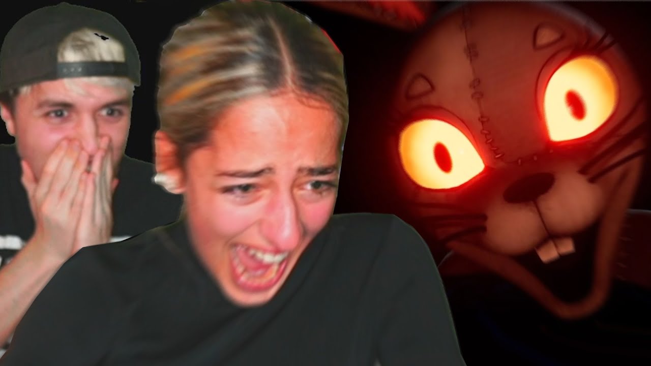 Mi hermana en FIVE NIGHTS AT FREDDY'S: Security Breach 😱 Y tiene MUCHO MIEDO