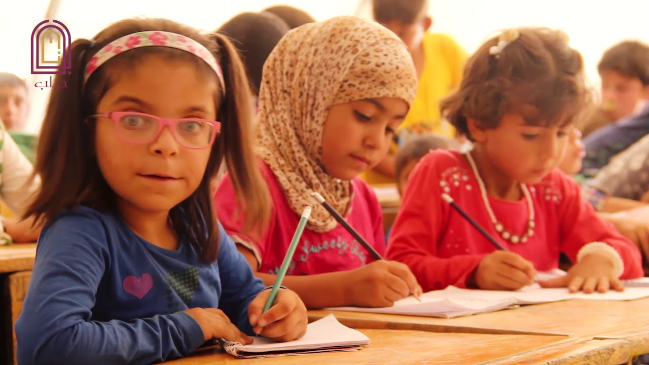 بوابة حلب | أطفال مخيم #بزاعة يستقبلون عامهم الدراسي الجديد في خيام متواضعة