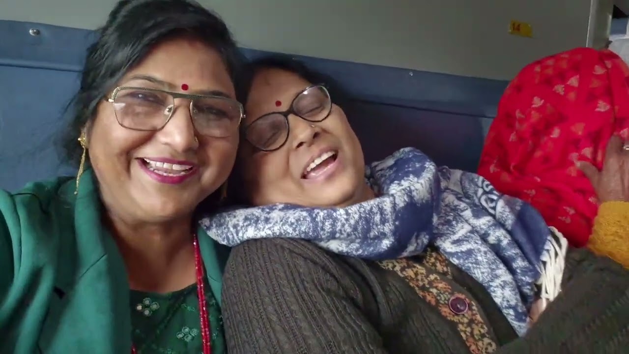 🤣Hum ja rahe hain sihor pardeep Mishra ji ke gaon.pura vlog jarur dekhna🤣🤣.train mai ki masti🤣🤣