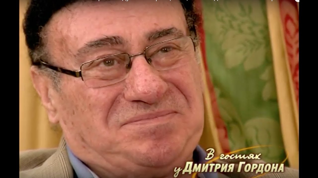 Соткилава: Исполняя свою партию в дуэте с Образцовой, стал подавать знаки Озерову, сообщая ему счет