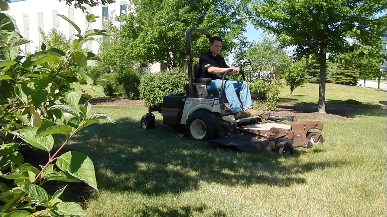 Product Spotlight: Grasshopper 727 EFI FrontMount Mower