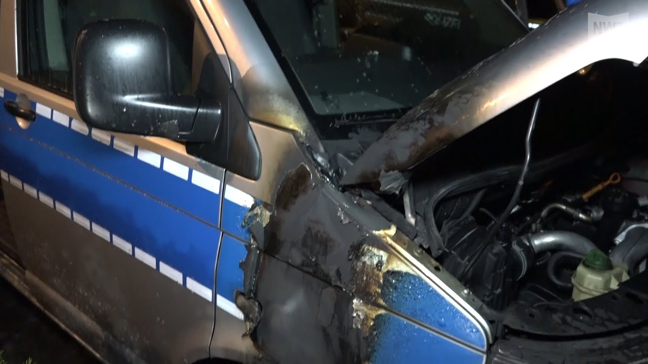 Polizeiauto direkt vor der Citywache in Brand gesetzt