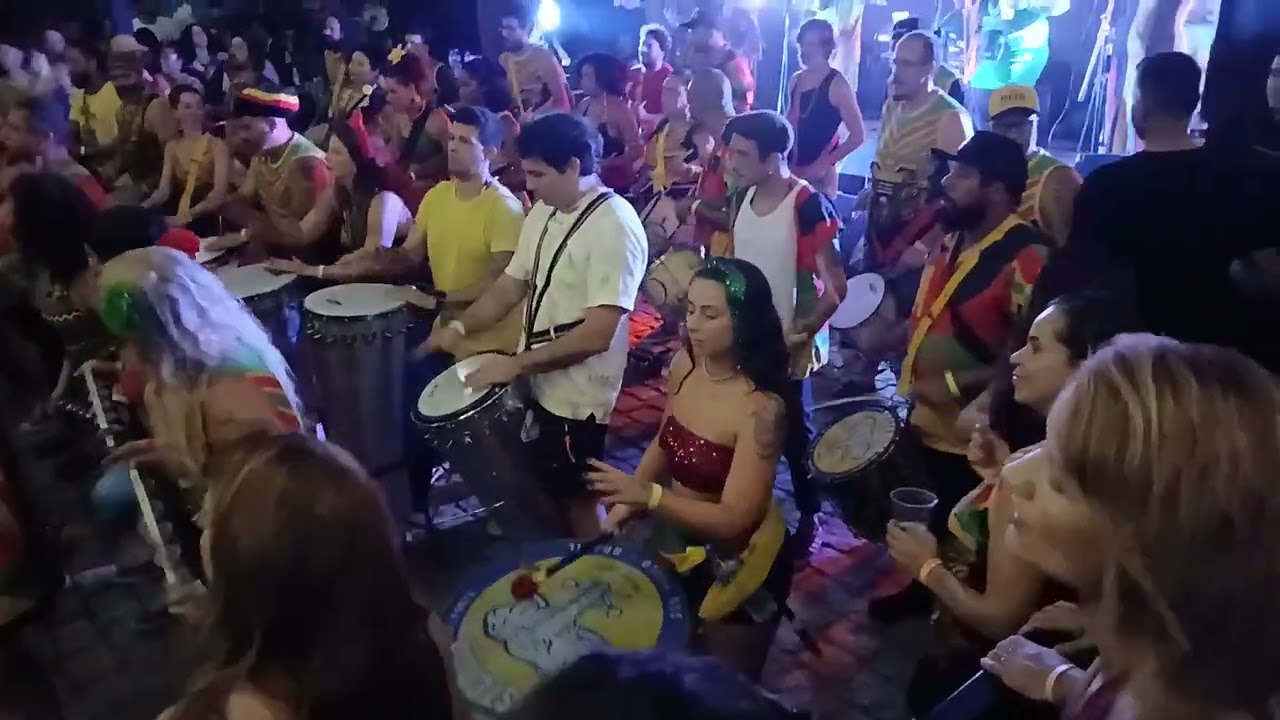 Carnaval Jamaicano na Cervejaria Tarantino com o Bloco Caia na Gandaia ( vd 14) 17-01-26 