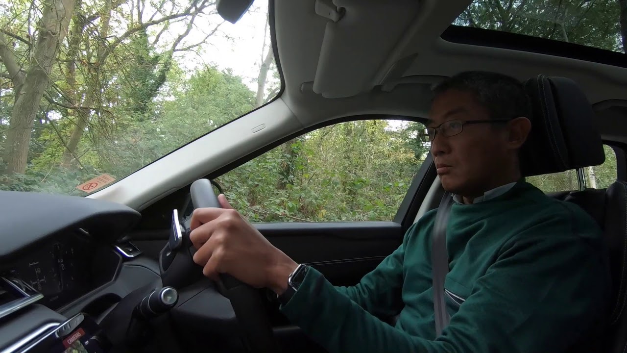 driving a Range Rover Velar at Land Rover Experience, Solihull :-) the best 4x4xfar :-)