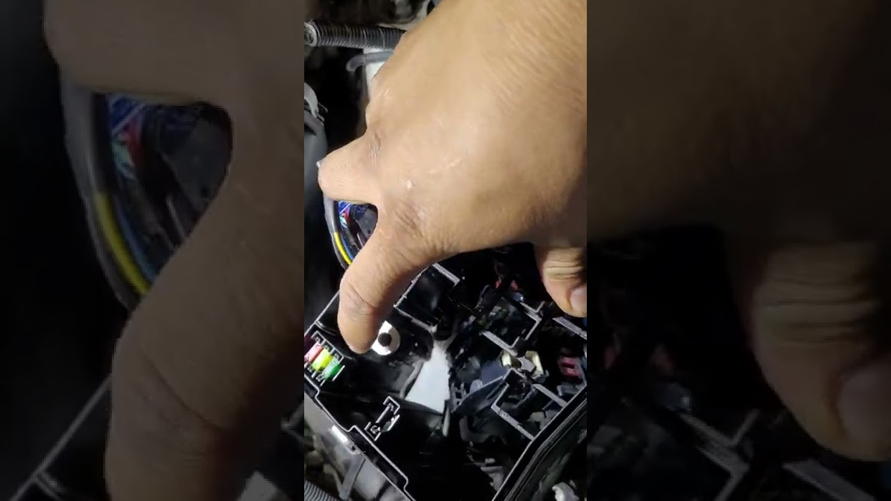 2015 toyota rav4 cambio de fusible del alternador/ alternator fuse replacement 120 amperios