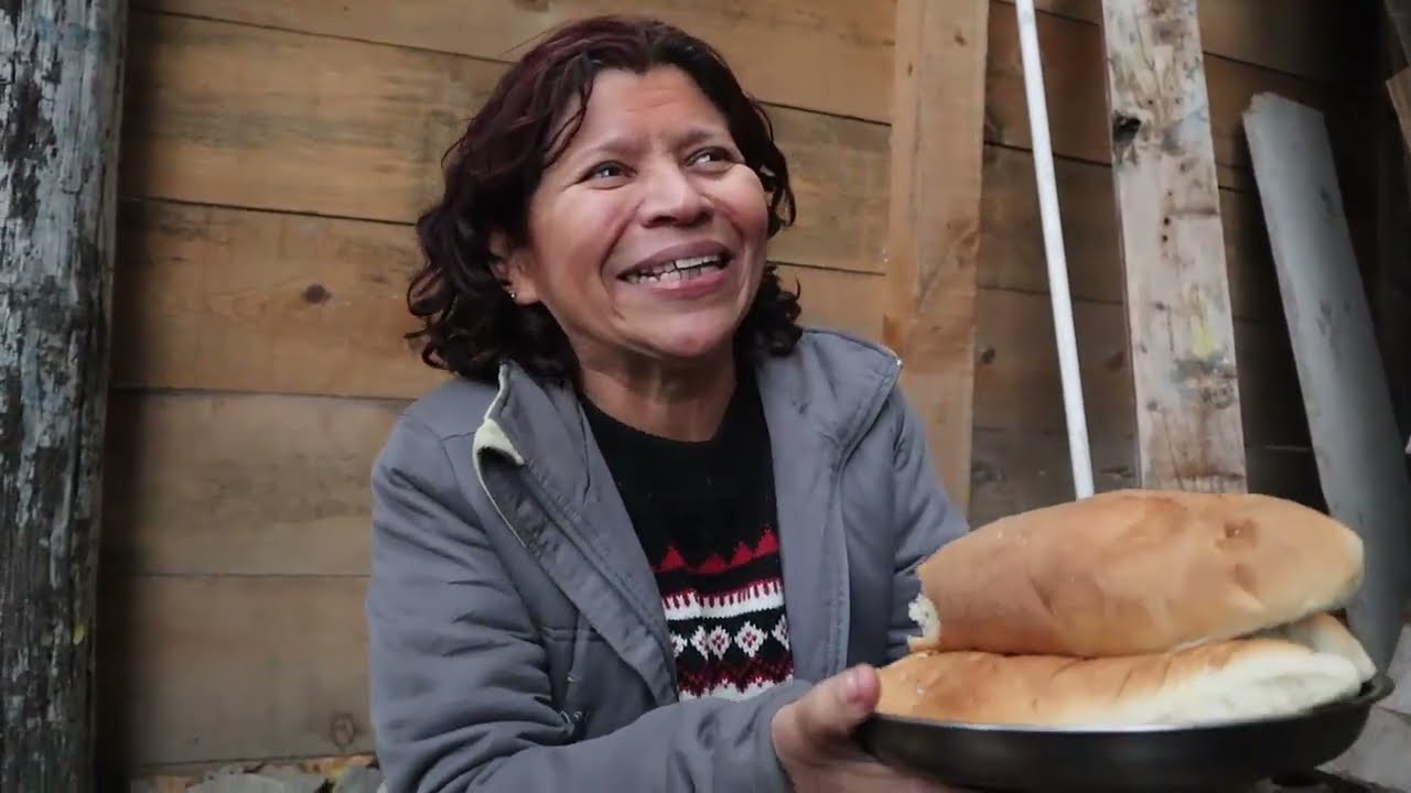 asi es la verdadera doña lety se molesta porque tiene que compartir el pan con su hijo