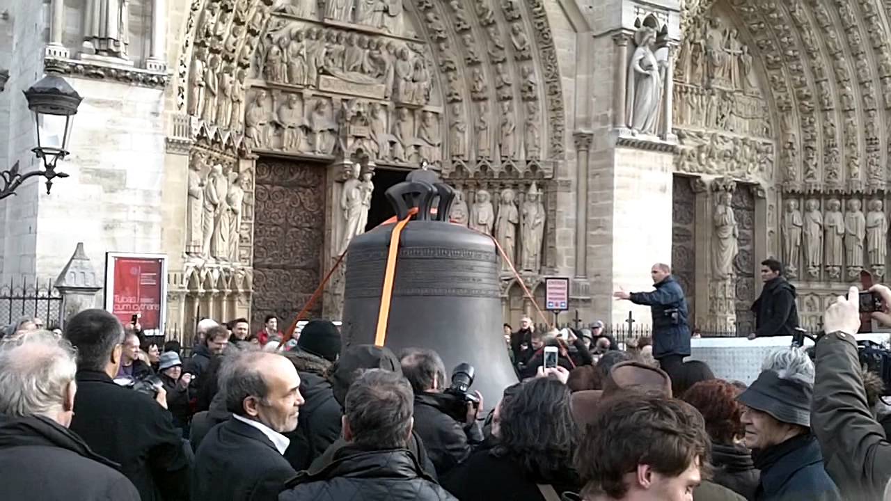 Arrivée à Paris des nouvelles cloches de la cathédrale Notre Dame Jeudi 31 janvier 2013