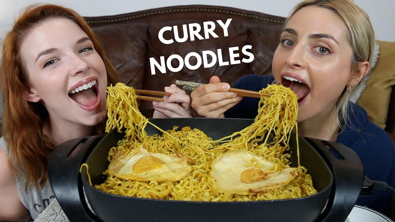 Stir Fried Spicy CURRY NOODLES Mukbang!