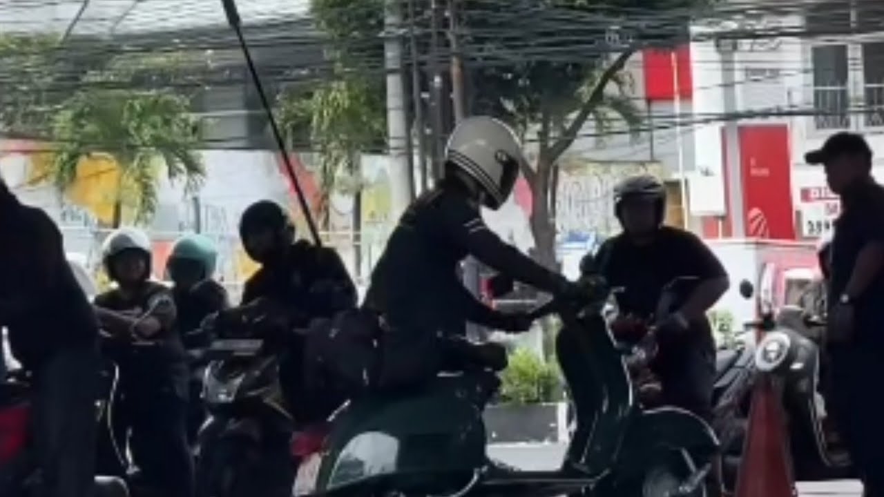 Terpantau Ariel NOAH Di Pertamina Kota Malang Touring Vespa By Cuprum.... 