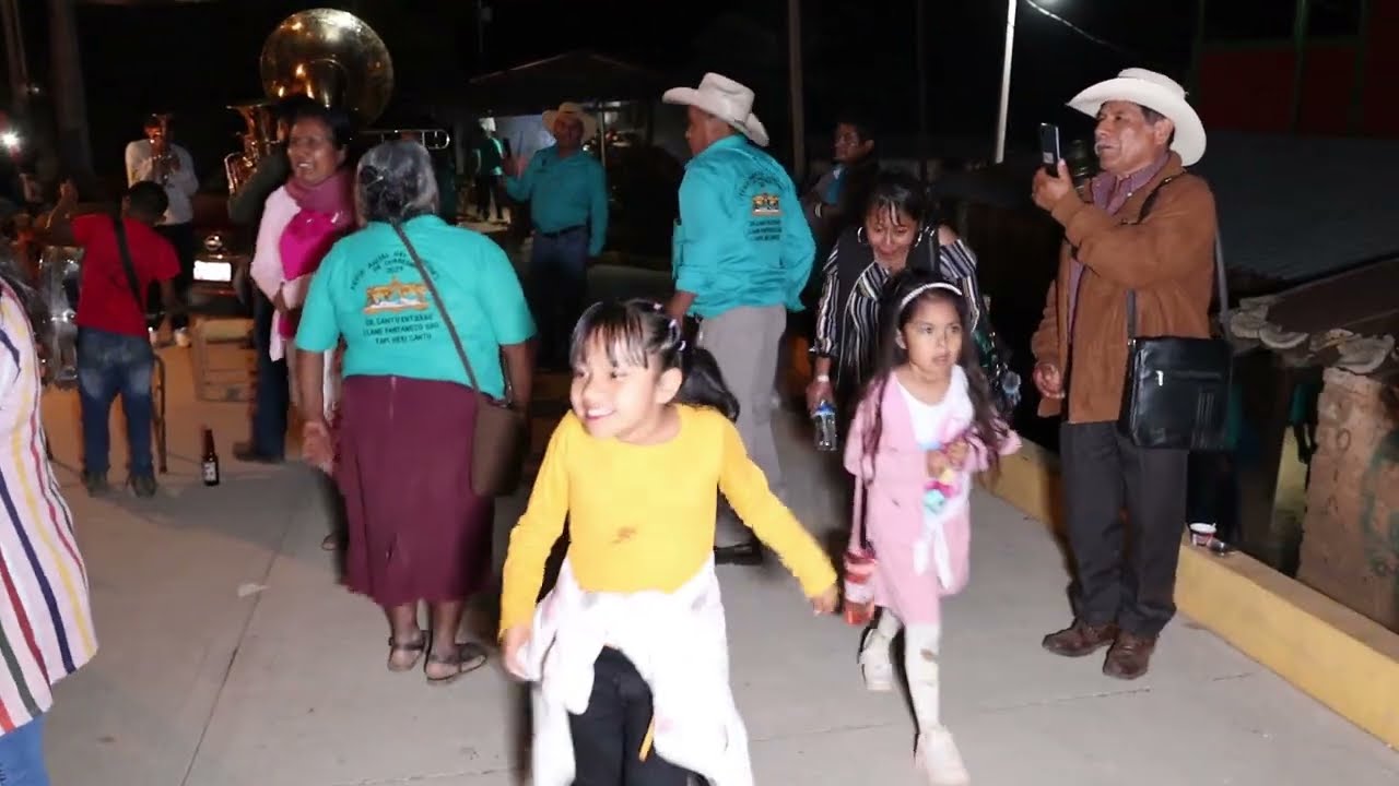 Ofrenda floral de la Familia NERI CANTU en llano Pantanoso 2024 DVD 3