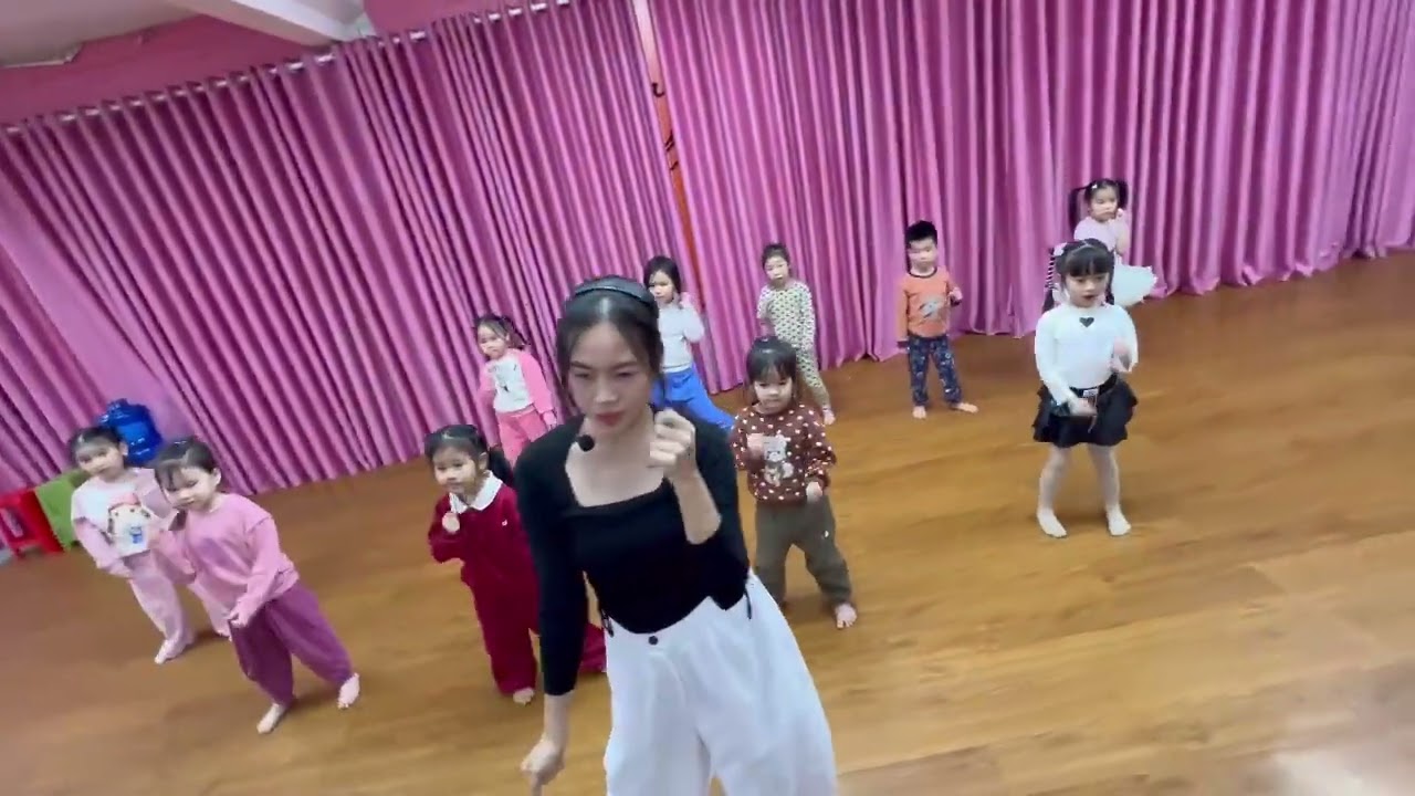 An Nhiên đi học múa (2025 )