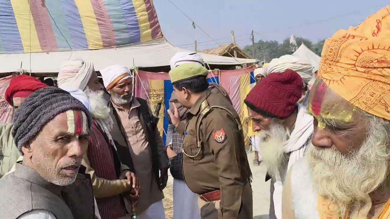 साधु संतों ने मेले के जिला पंचायत कार्यालय का किया घेराव ।