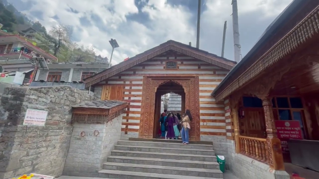 मनाली का रास्ता दोस्तों आपको वशिष्ठ ऋषि मंदिर राम मंदिर दोनों का दर्शन हो जाएगा।#familyvlog part- ￼2