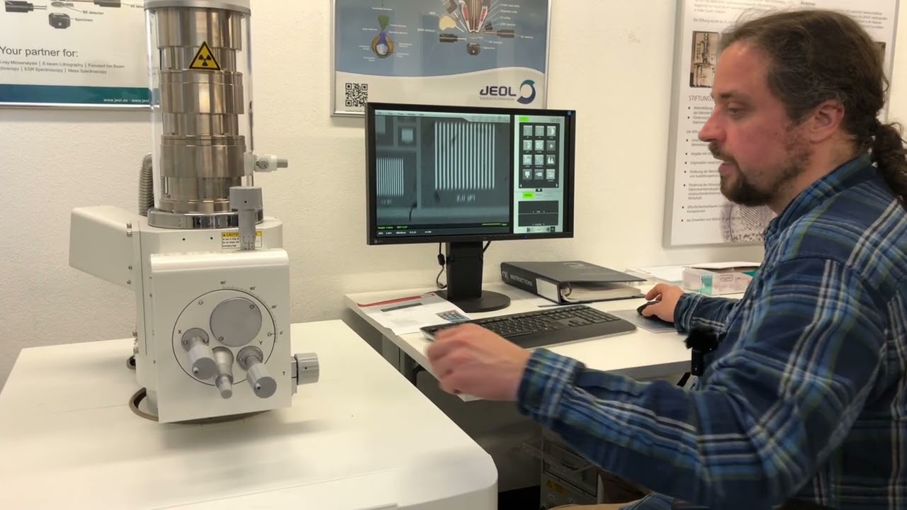 Einweisung in das Rasterelektronenmikroskop im Schülerlabor