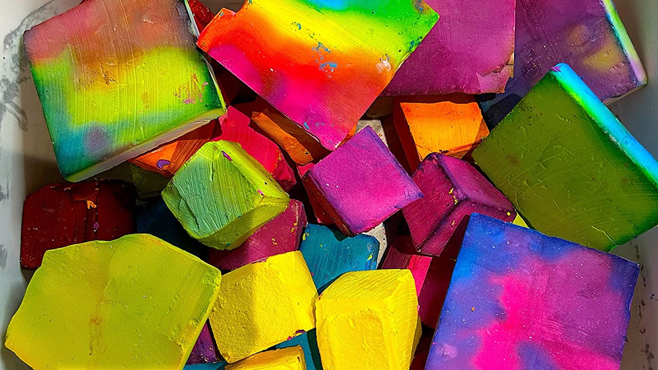 Dyed gym chalk | satisfying | please subscribe | asmrgymchalk | crunchy | powdery 