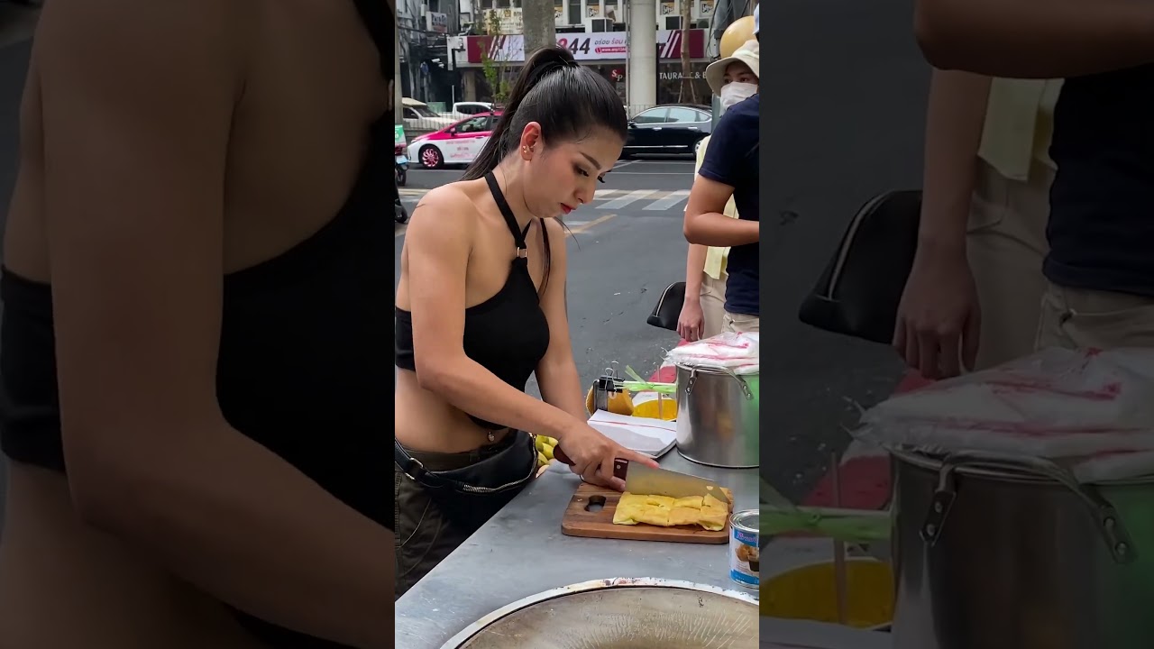 Banana & Egg Roti | The Hottest Roti Lady in Bangkok | Thai Street Food #shorts