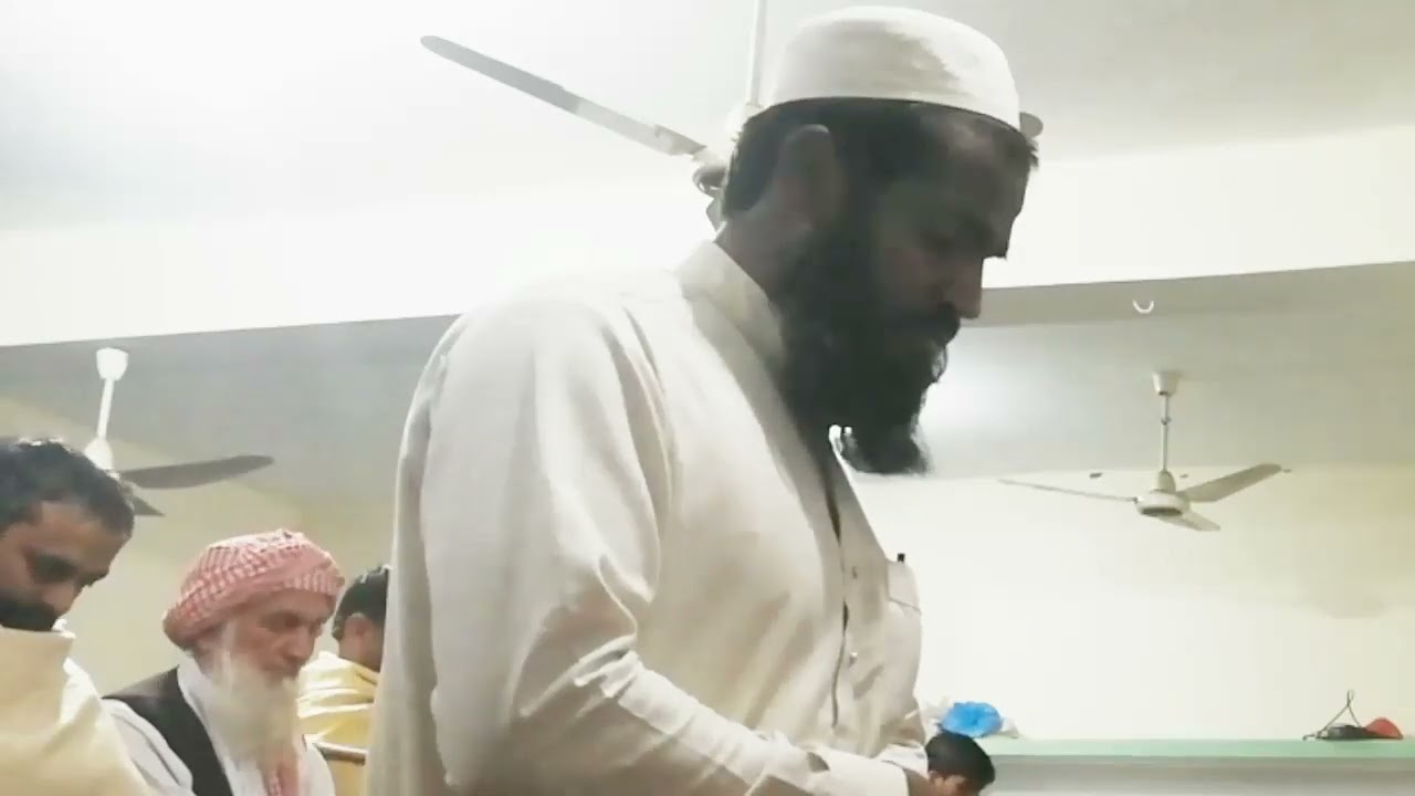 استاذ قاری نور الحق مرحوم کے شاگرد حافظ محمد نوید، تراویح کی امامت کرواتے ہوے.. پارہ 8، آخری رکوعات